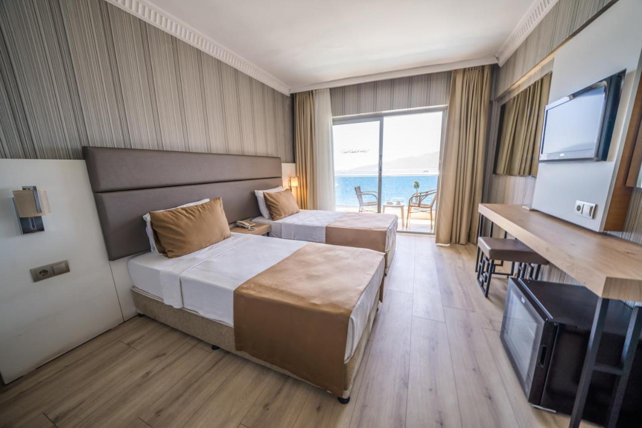 Point Beach Hotel マルマリス エクステリア 写真