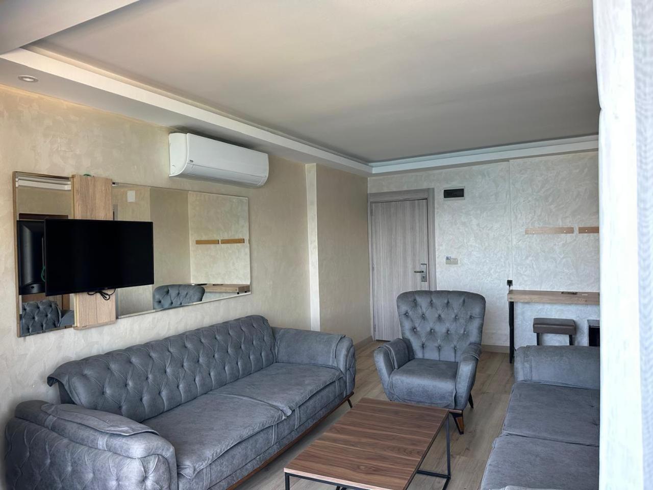 Point Beach Hotel マルマリス エクステリア 写真